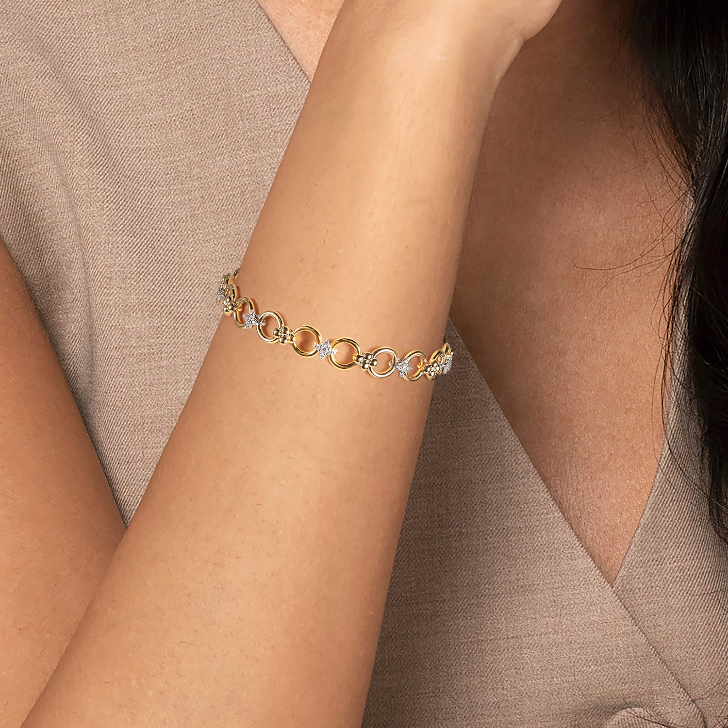 Bujukan Diamond and Hollow Link Chain Bracelet in 14K White/Yellow Gold, photograph 3