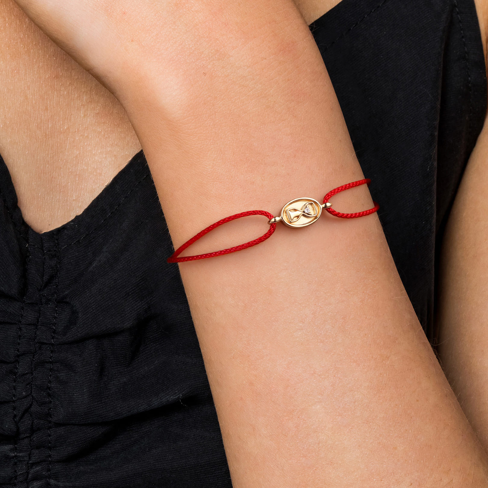 Diamond Hourglass Red Cord Bracelet in 14K Yellow Gold, photograph 4