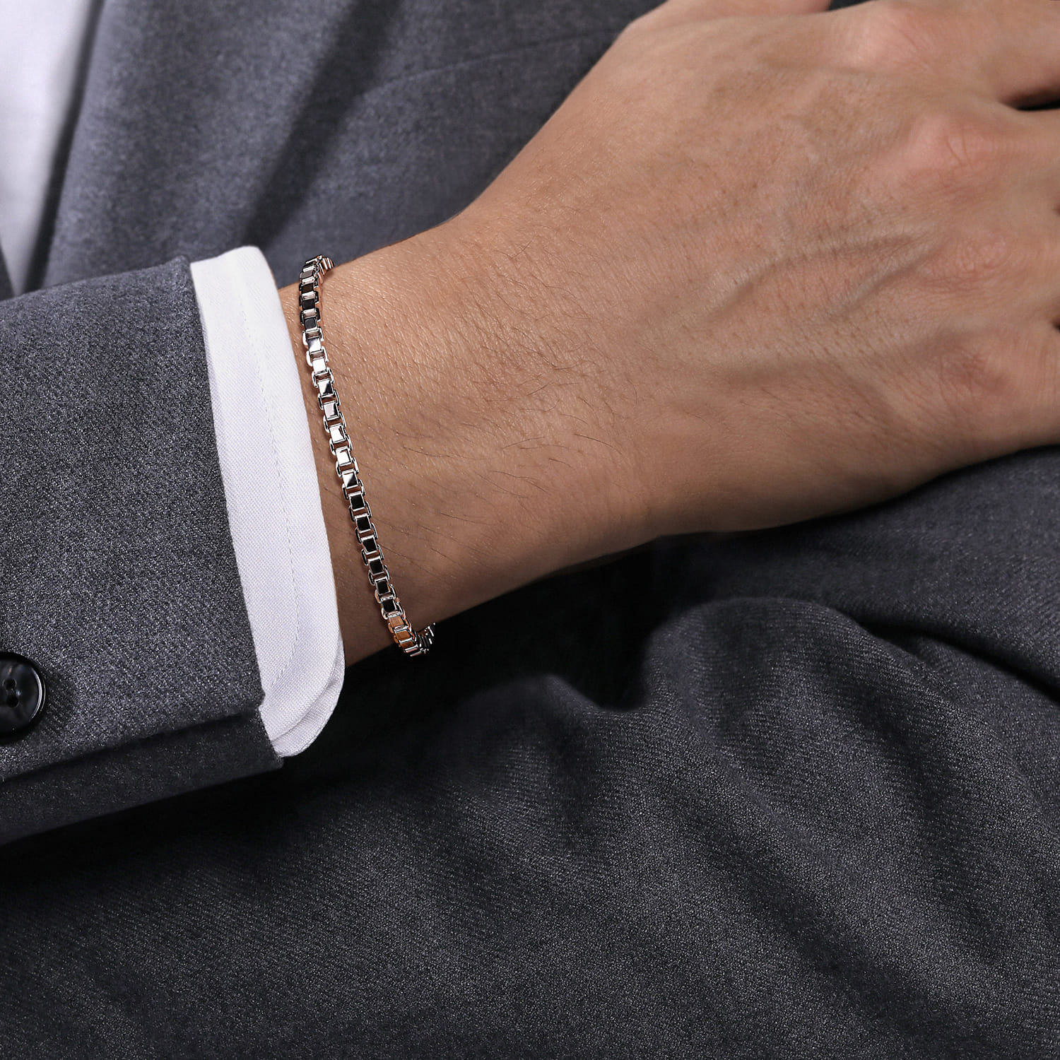 5mm Men's Solid Box Chain Bracelet in Sterling Silver, photograph 3