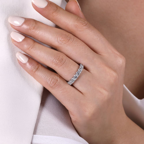 14K White Gold 11 Stone Round Diamond Anniversary Band