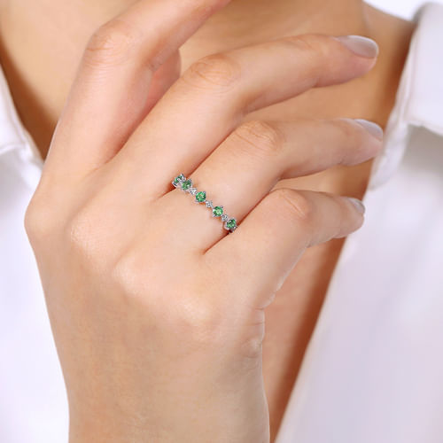 14K White Gold Alternating Round Diamond and Emerald Ring