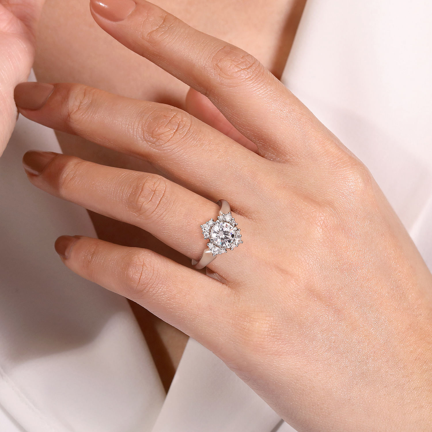 14K White Gold Bursting Halo Round Diamond Engagement Ring