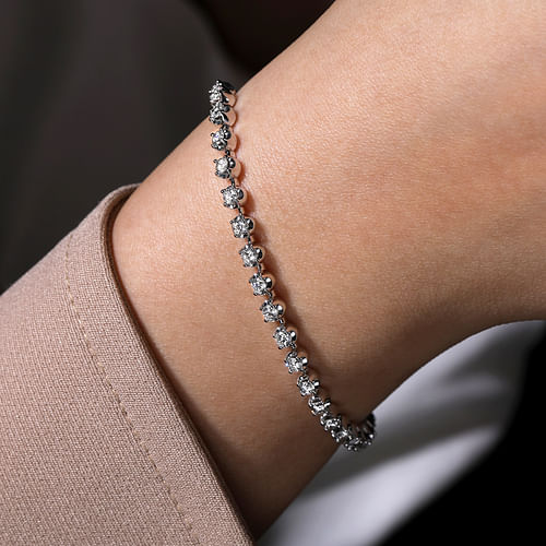 14K White Gold Buttercup Set Diamond Tennis Bracelet