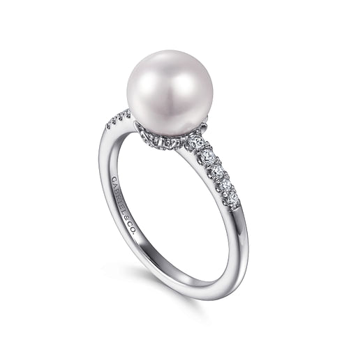 14K White Gold Classic Cultured Pearl and Graduate Diamond Ring