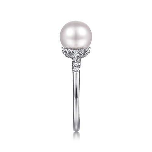 14K White Gold Classic Cultured Pearl and Graduate Diamond Ring