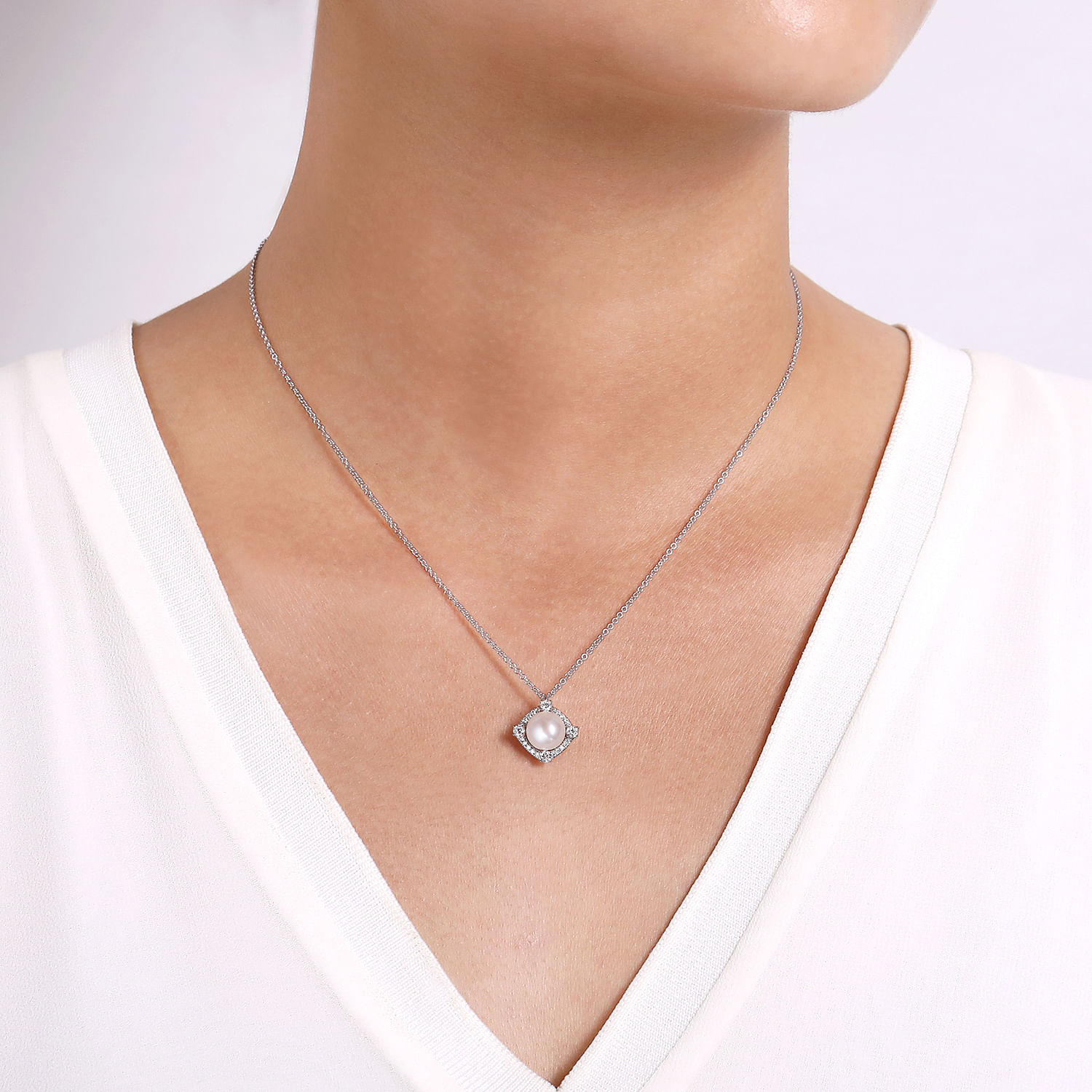 14K White Gold Cultured Pearl Pendant Necklace with Diamond Halo