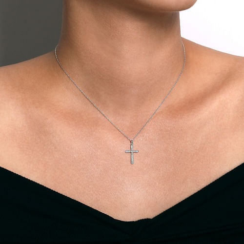 14K White Gold Diamond Cross Pendant Necklace