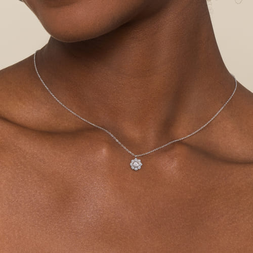 14K White Gold Diamond Floral Pendant Necklace