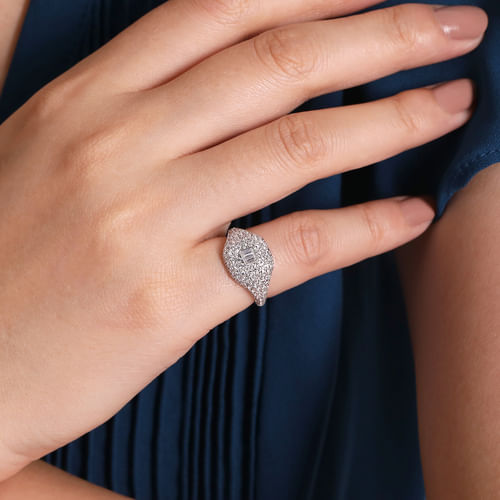 14K White Gold Diamond Pavé Ring with Baguette Center 