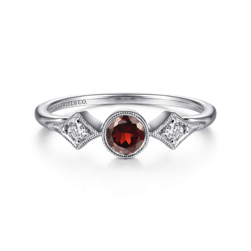 14K White Gold Garnet and Diamond Ring 14K White Gold Garnet and Diamond Ring