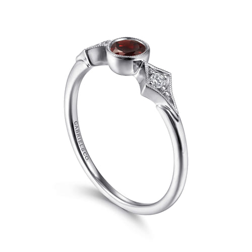 14K White Gold Garnet and Diamond Ring 14K White Gold Garnet and Diamond Ring