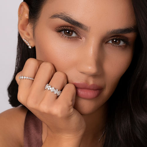 14K White Gold Graduating Diamond Classic Ladies Ring