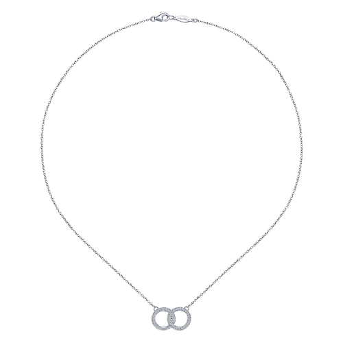 14K White Gold Interlocking Diamond Circle Pendant Necklace