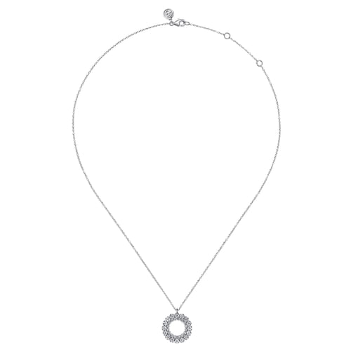 14K White Gold Multi Diamond Circle Pendant Necklace