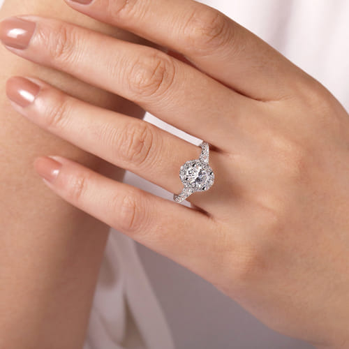 14K White Gold Oval Halo Diamond Engagement Ring 14K White Gold Oval Halo Diamond Engagement Ring