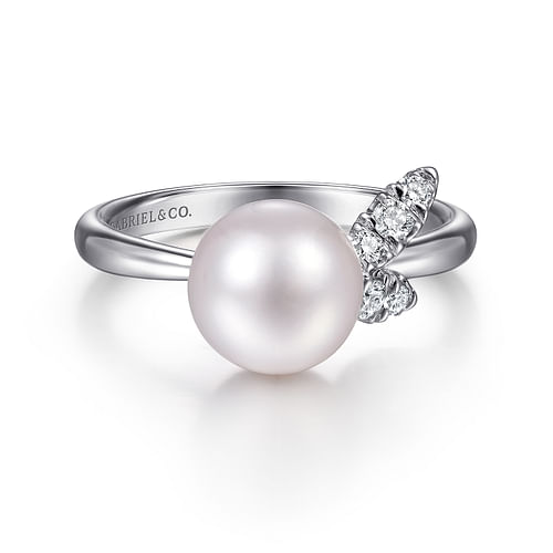 14K White Gold Pearl Ring with Diamond Leaf