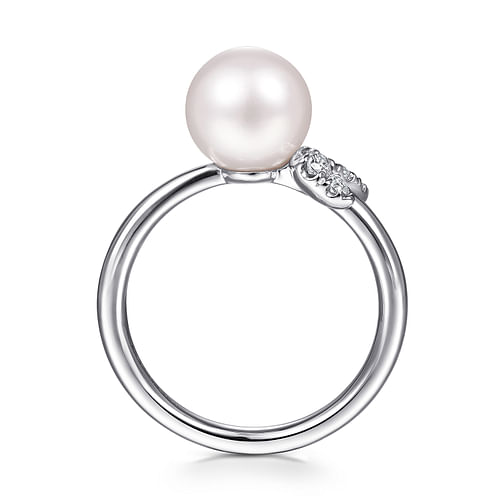 14K White Gold Pearl Ring with Diamond Leaf