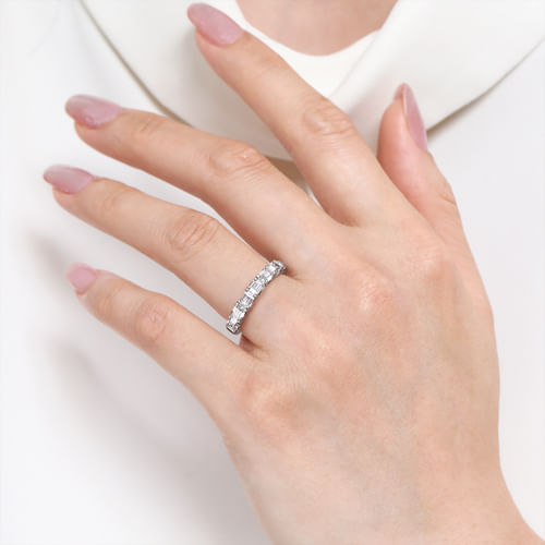 14K White Gold Prong Emerald Cut 7 Stone Diamond Anniversary Band