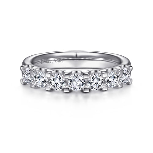 14K White Gold Round 7 Stone Diamond Anniversary Band