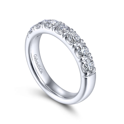 14K White Gold Round 7 Stone Diamond Anniversary Band
