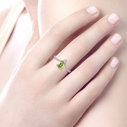 14K White Gold Teardrop Peridot and Diamond Chevron Ring