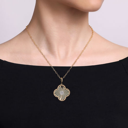 14K Yellow Gold 32mm Bujukan & Diamond Cut Diamond Clover Medallion Pendant With Detachable Bail