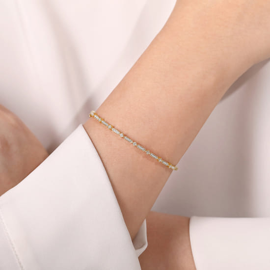 14K Yellow Gold Alternating Geometric Stations Diamond Bangle angle 4
