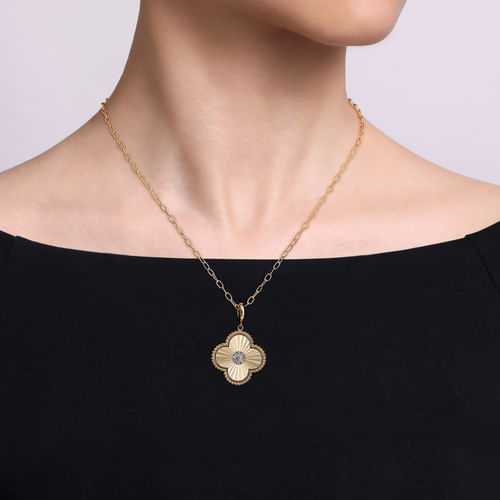 14K Yellow Gold Bujukan & Diamond Cut Diamond Clover Medallion Pendant With Detachable Bail