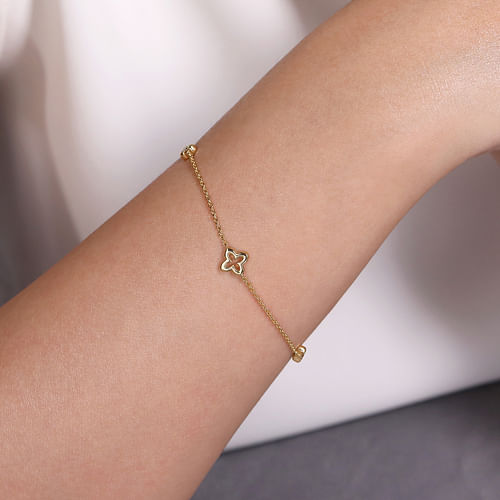 14K Yellow Gold Chain Bracelet with White Sapphire Clover Stations