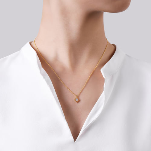 14K Yellow Gold Clover Diamond  Pendant Necklace