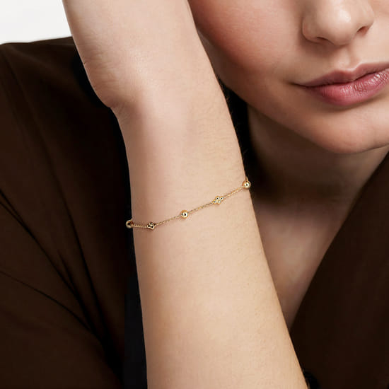 14K Yellow Gold Clover Station Bracelet-Bujukan angle 4