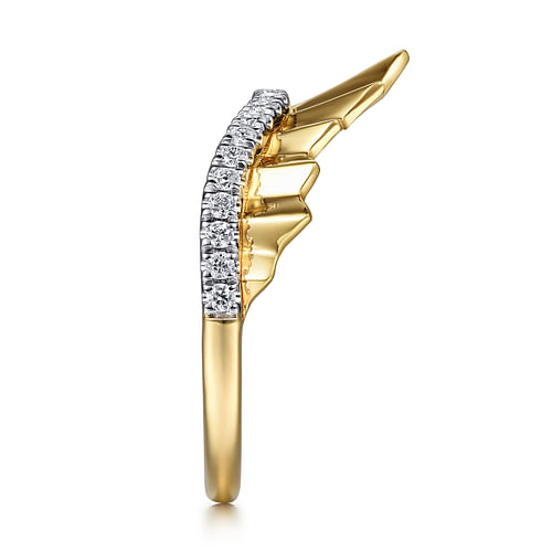 14K Yellow Gold Curved Diamond Ring with Diamond Cut Texture