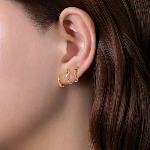 14K Yellow Gold Curving Three Row Stud Earrings