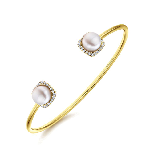 14K Yellow Gold Diamond & Cultered Pearl Bangle