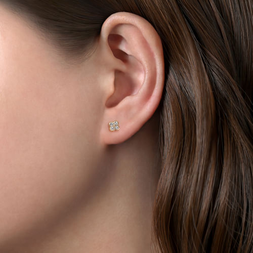 14K Yellow Gold Diamond Flower Stud Earrings
