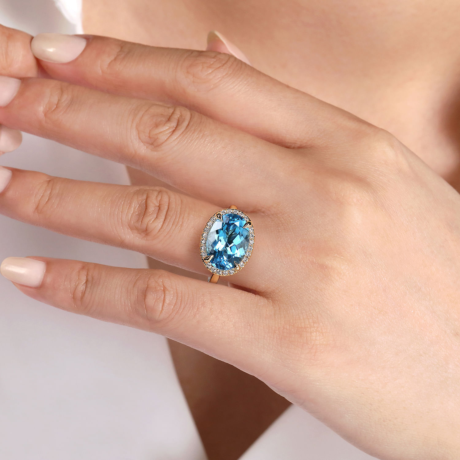 14K Yellow Gold Diamond and Oval Shape Blue Topaz Ladies Ring With Flower Pattern Gallery