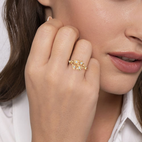 14K Yellow Gold Engraved Floral Diamond Ring