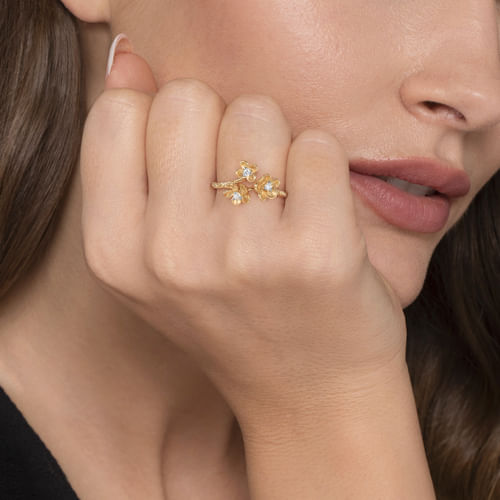 14K Yellow Gold Engraved Floral Diamond Ring