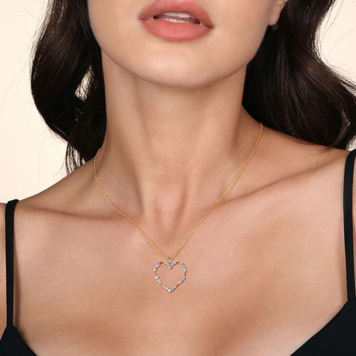 14K Yellow Gold Graduated Diamond Station Heart Pendant Necklace 