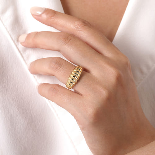 14K Yellow Gold Graduating Stations Ring