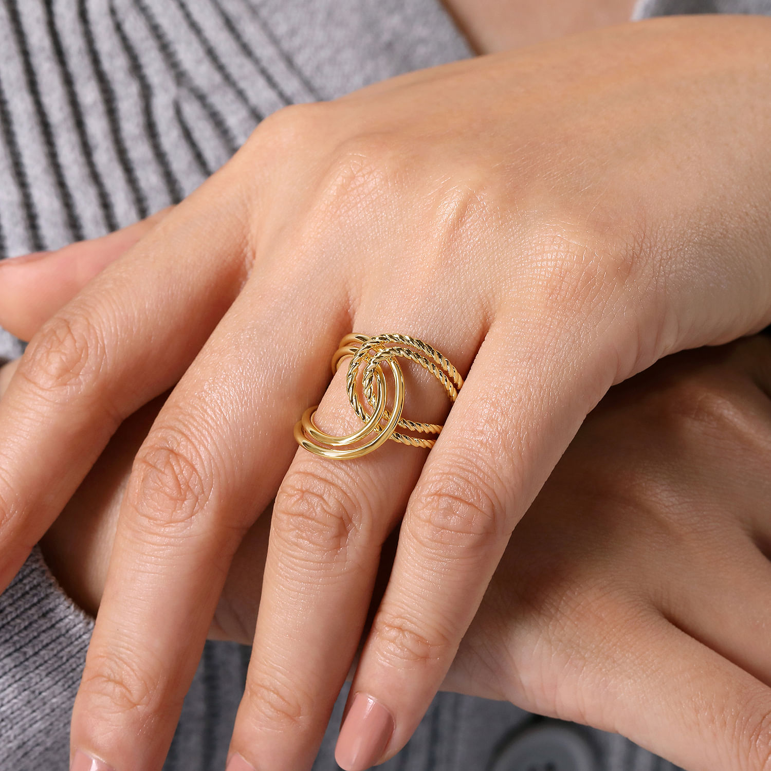 14K Yellow Gold Intertwined Twisted and Polished Rope Ring