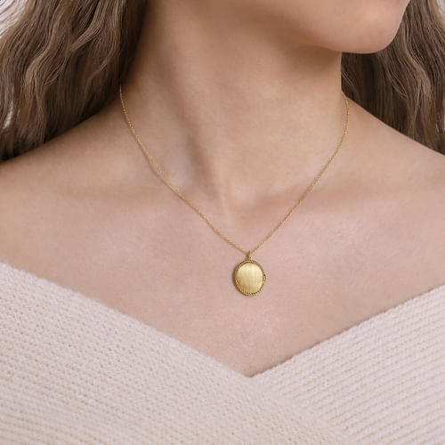 14K Yellow Gold Oval Locket Necklace with Twisted Rope Frame