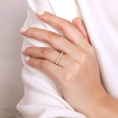 14K Yellow Gold Round 11 Stone Diamond Anniversary Band