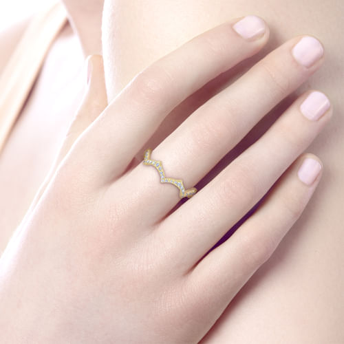 14K Yellow Gold Scalloped Diamond Ring