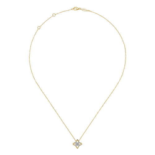 14K Yellow Gold Twisted Rope Clover Pendant Necklace with Diamond Petals