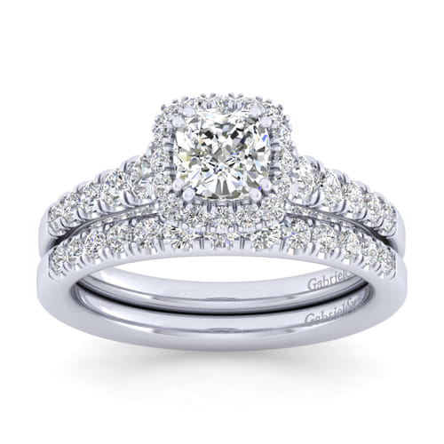 18K White Gold Cushion Halo Diamond Engagement Ring