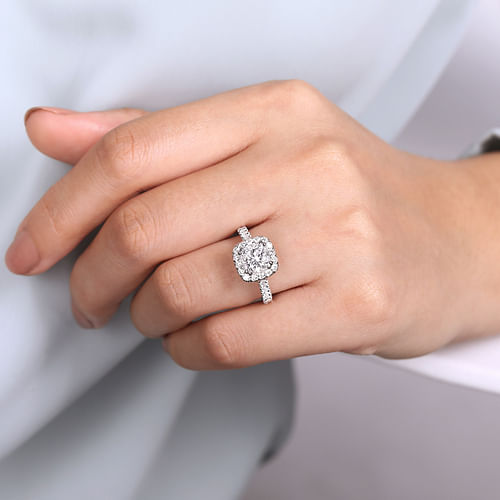 18K White Gold Cushion Halo Diamond Engagement Ring