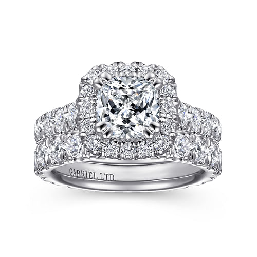 18K White Gold Cushion Halo Diamond Engagement Ring