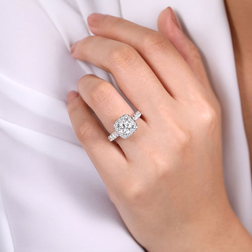 18K White Gold Cushion Halo Diamond Engagement Ring