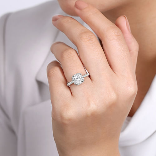 18K White Gold Cushion Halo Diamond Engagement Ring